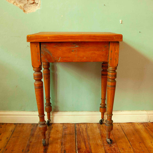 Side table on castors