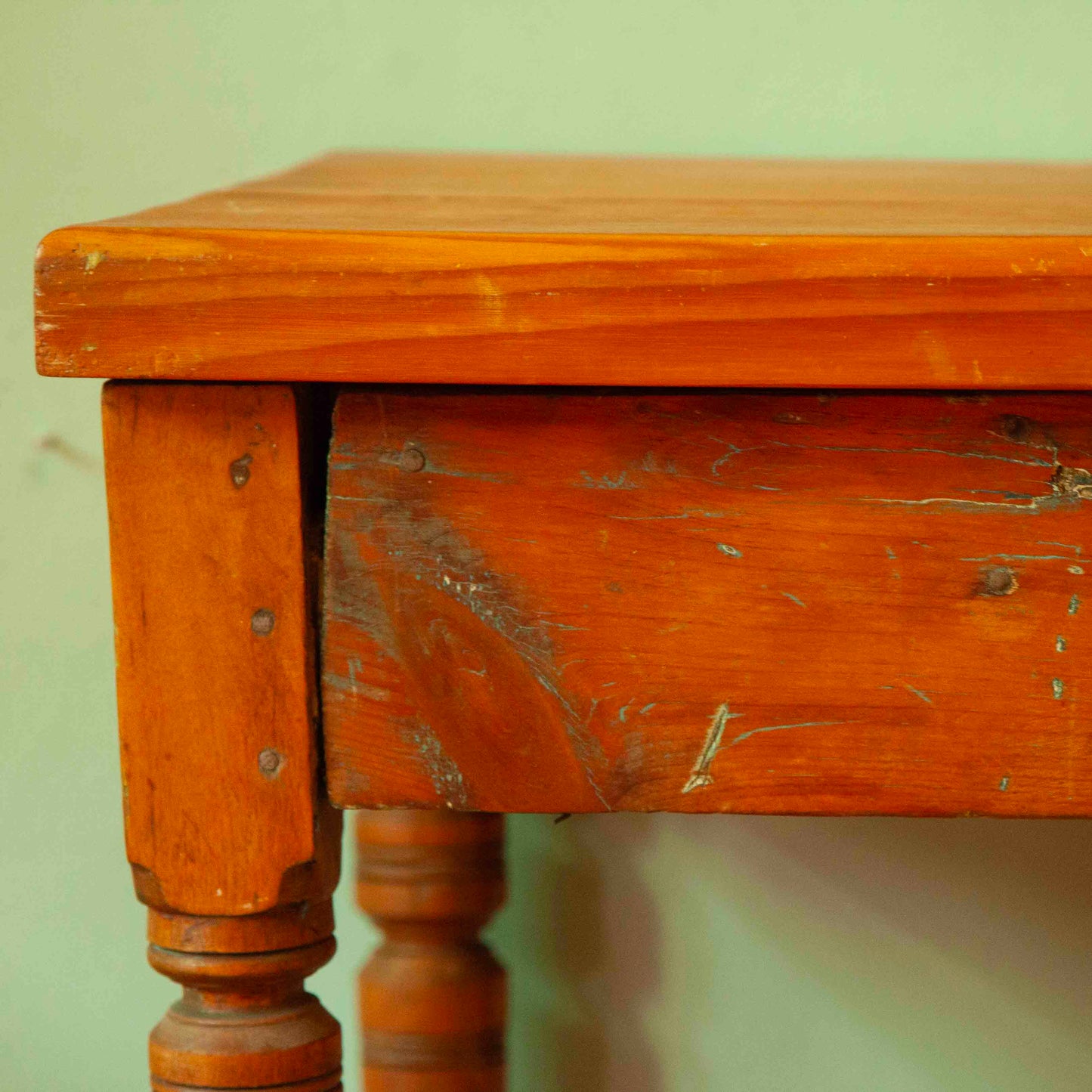 Side table on castors