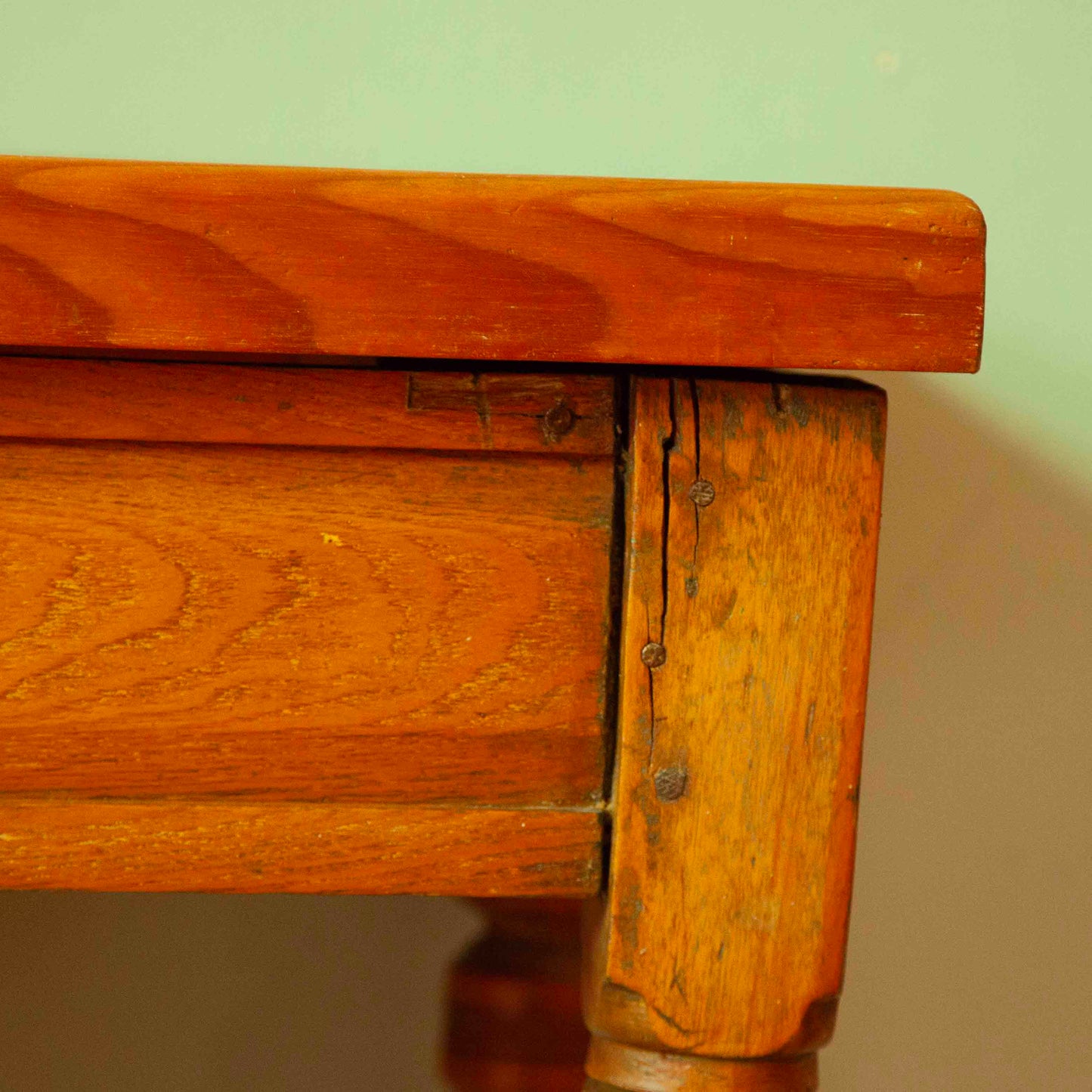 Side table on castors