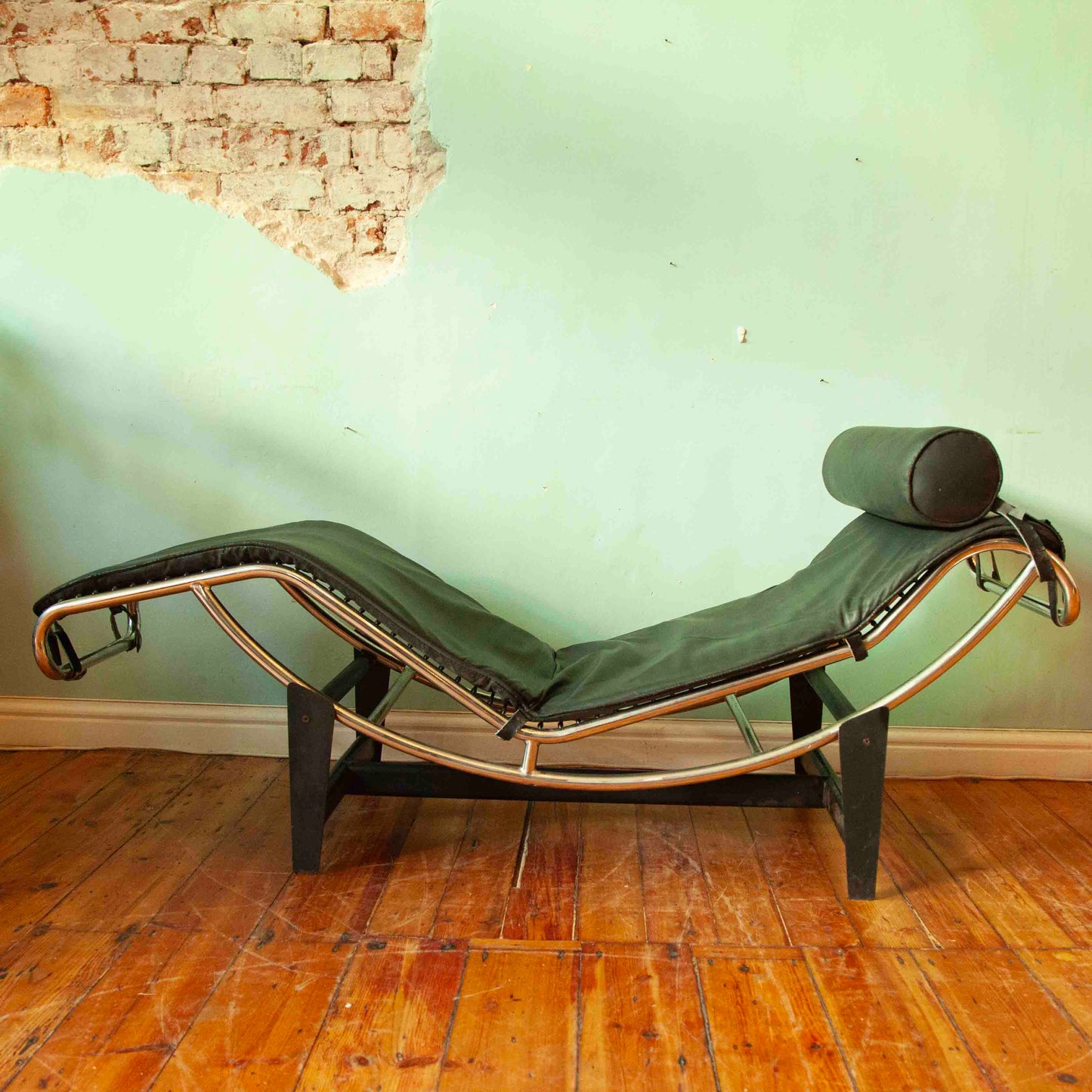 Le Corbusier Chaise Lounge Chair - REPLICA