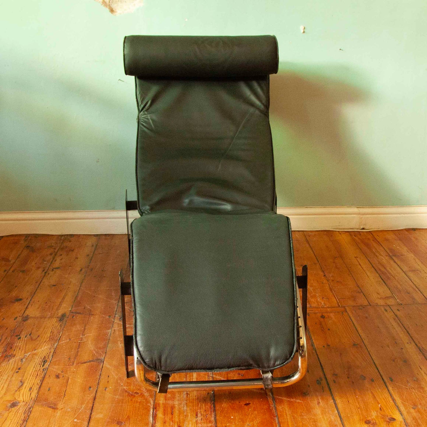 Le Corbusier Chaise Lounge Chair - REPLICA