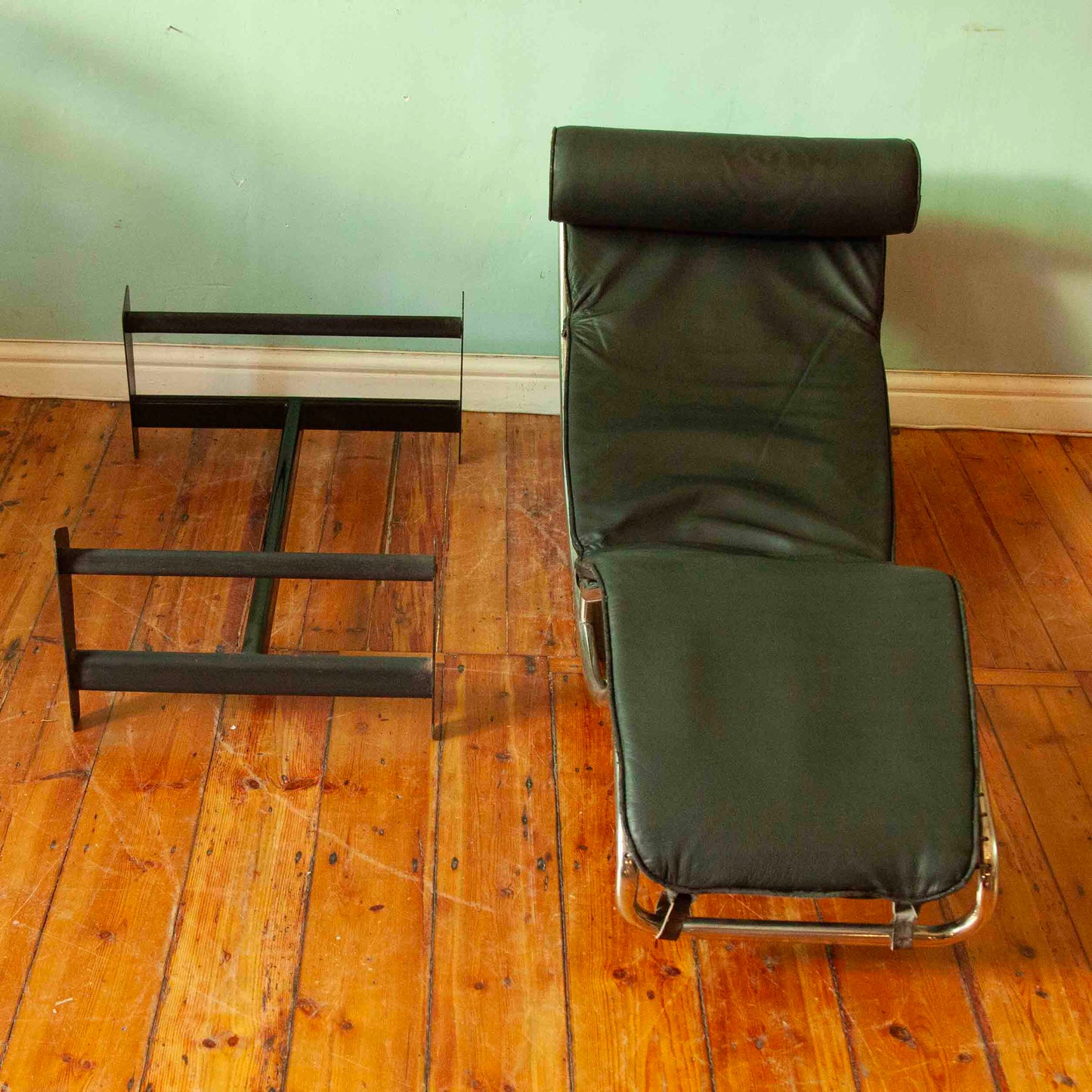 Le Corbusier Chaise Lounge Chair - REPLICA