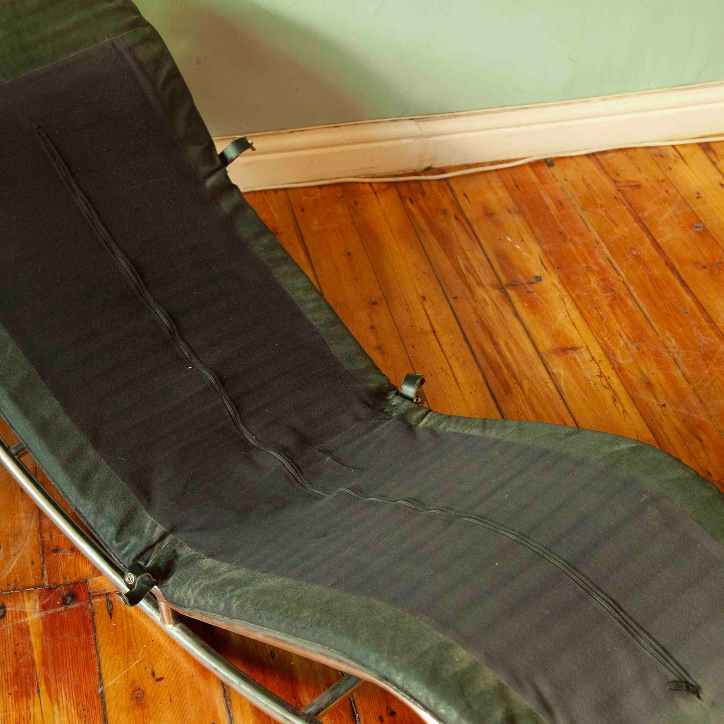 Le Corbusier Chaise Lounge Chair - REPLICA