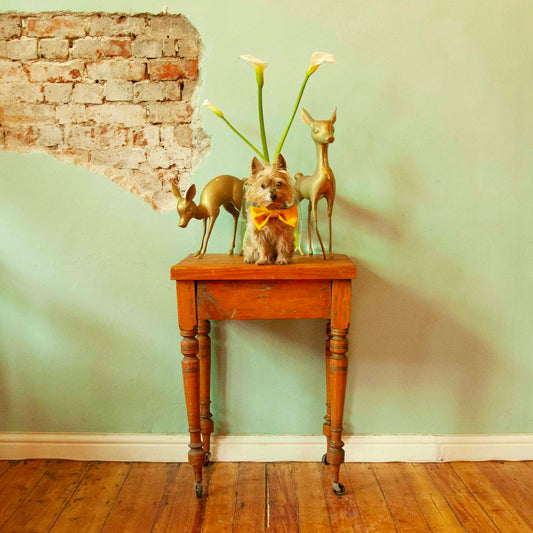 Side table on castors